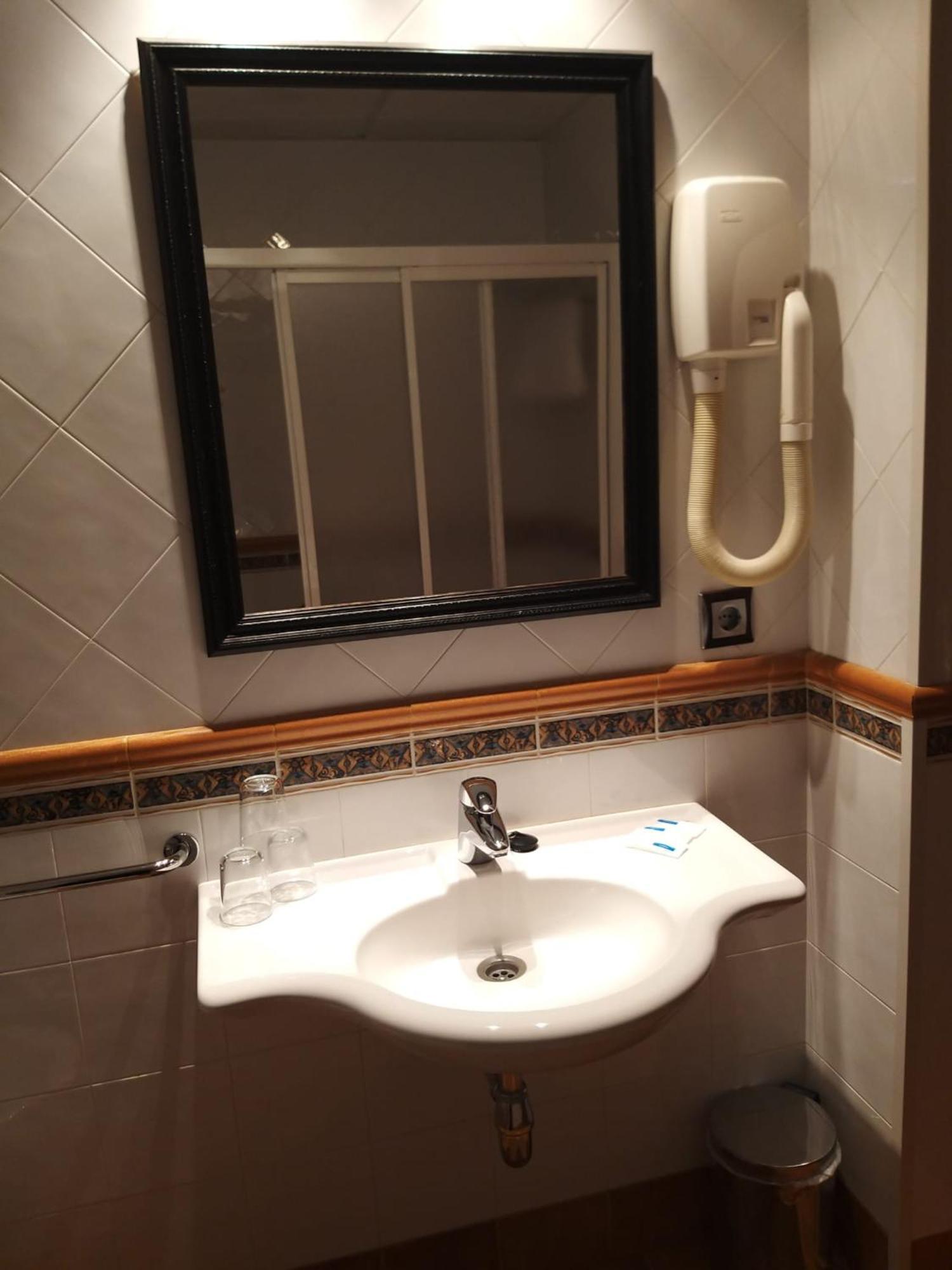 Hotel Condes De Lemos Espana Монфорте-де-Лемос Экстерьер фото