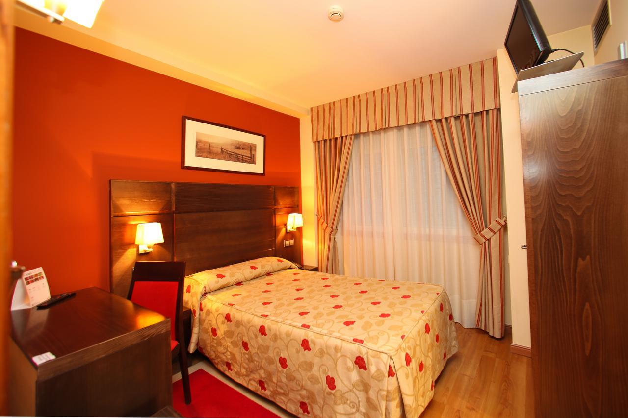 Hotel Condes De Lemos Espana Монфорте-де-Лемос Экстерьер фото
